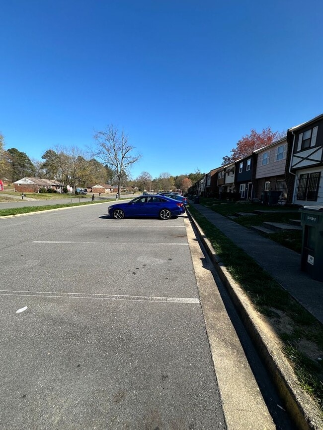 Photo - Henrico County Townhouse! 3 beds, 1.5 bath, central laundry, HVAC, parking, all electric!