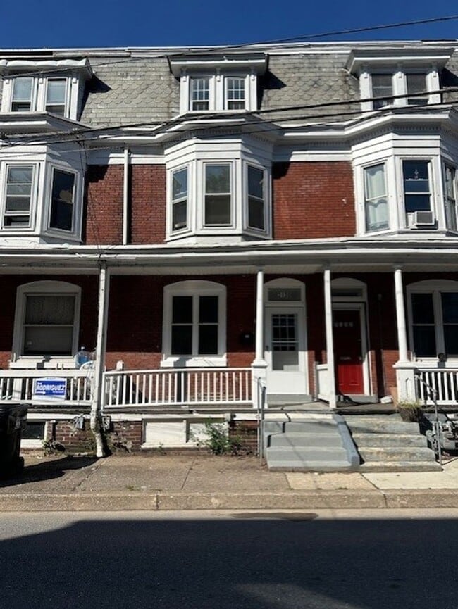 Building Photo - 2130 Penn St