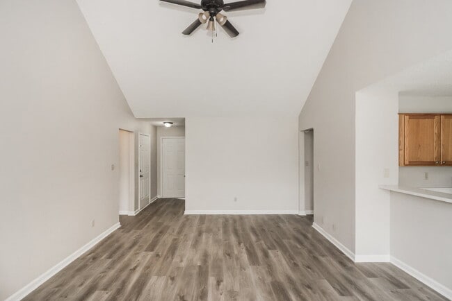 Photo - 6987 Country Walk Dr