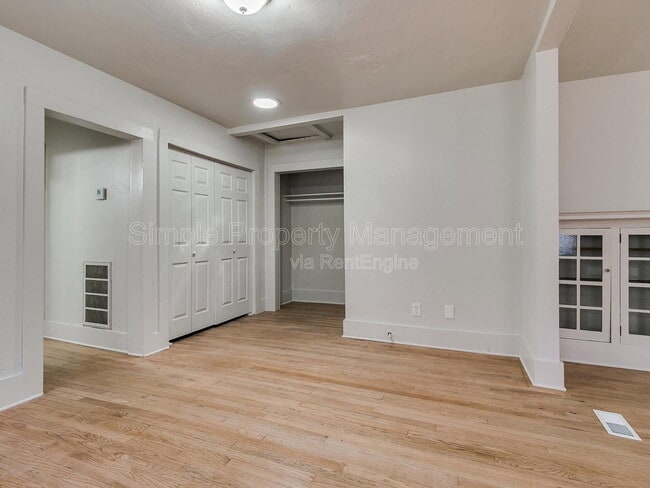 Photo - 943 East Dr