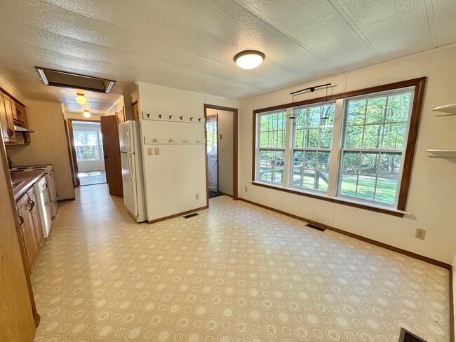 Photo - 24 Oakwood Ln