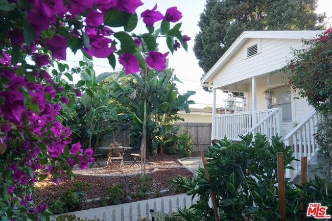 Building Photo - 459 N Bandini St