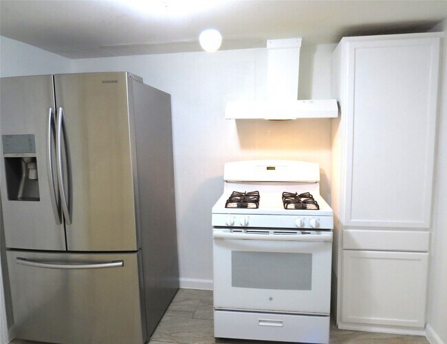 Photo - 8006 Avenue B