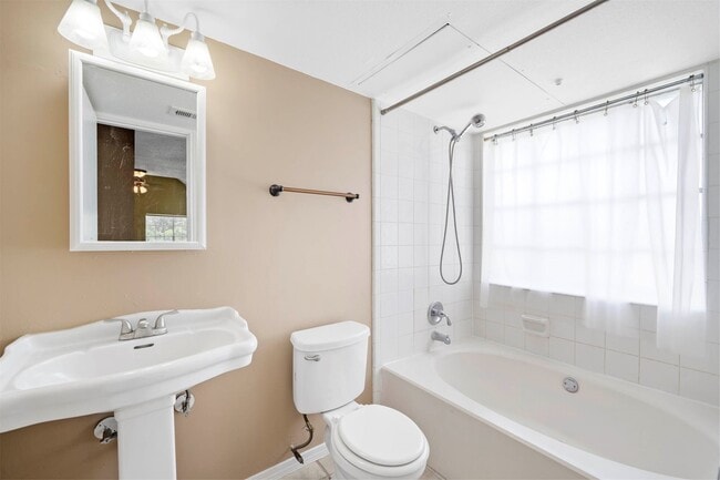 Building Photo - 10630 Westbrae Pkwy Unit 606