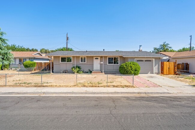 Building Photo - 2565 Pequop St