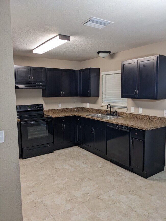 Photo - Almost New 3/2/2 garage