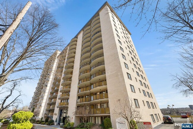 Photo - 150 Overlook Ave Unidad 14F Rental