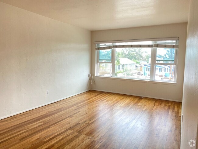 Building Photo - CHARMING Craftmans-Style Upstairs One Bedr... Unit 1084 1/2 Lincoln Rental