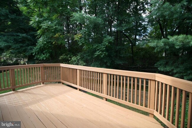Photo - 512 Suffield Dr