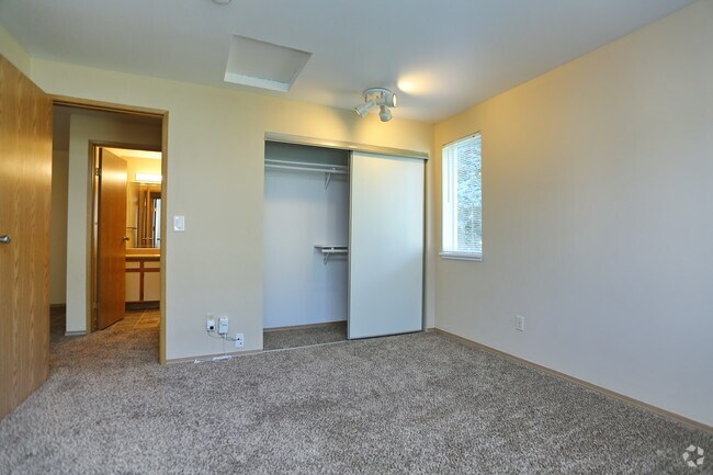 1BR, 1BA – 692 SF