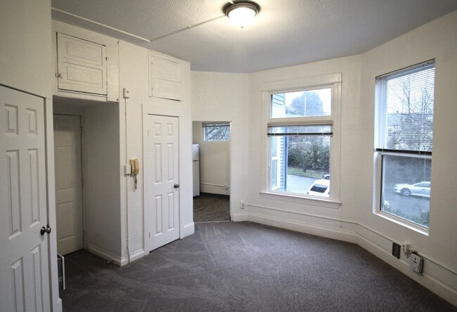 Photo - Camdon - 1 Bedroom - Central District - Vintage Charm