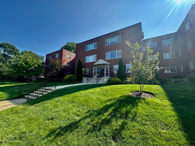 Building Photo - 30 Outlook Ave Unit APT 105