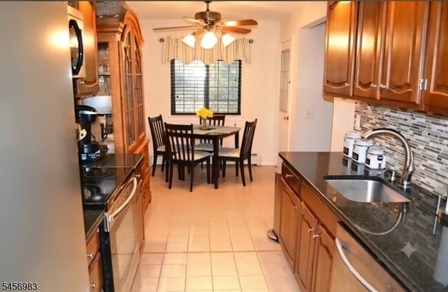 Building Photo - 14 Foxwood Dr Unit A