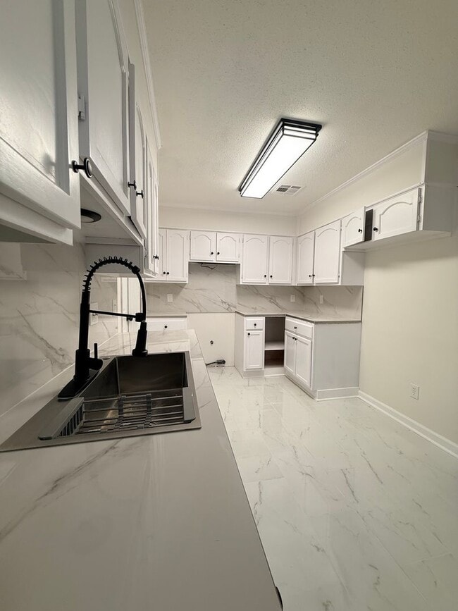 Building Photo - FOR RENT – Newly Remodeled 4 Bedroom / 2 Bath Home