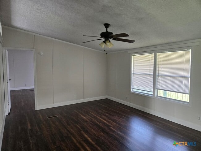 Photo - 566 Gateway Cir