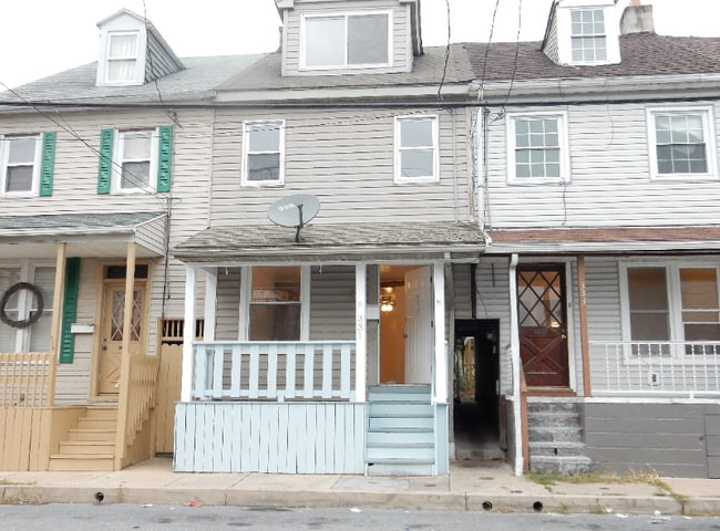 Photo - 331 S 3rd St Townhome