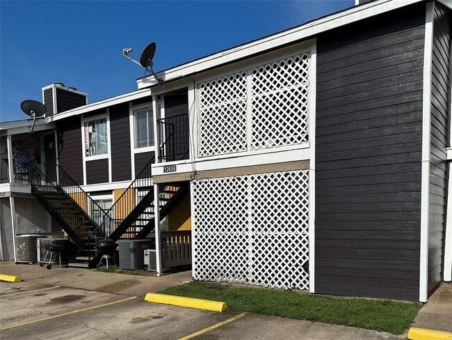 Photo - 12658 Ashford Meadow Dr Apartment Unit B