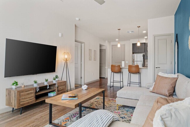 Building Photo - 711 W Broadway Rd Unit ID1366958P