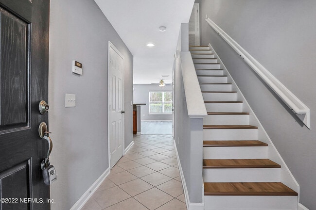 Photo - 822 Black Cherry Dr S