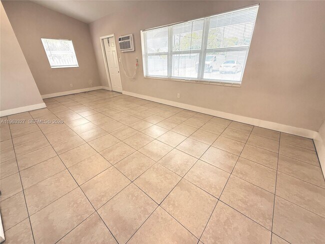 Photo - 209 SW 14th St Unidad 3