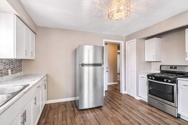 Building Photo - This spacious upper unit features 2 comfortable bedrooms with carpeting