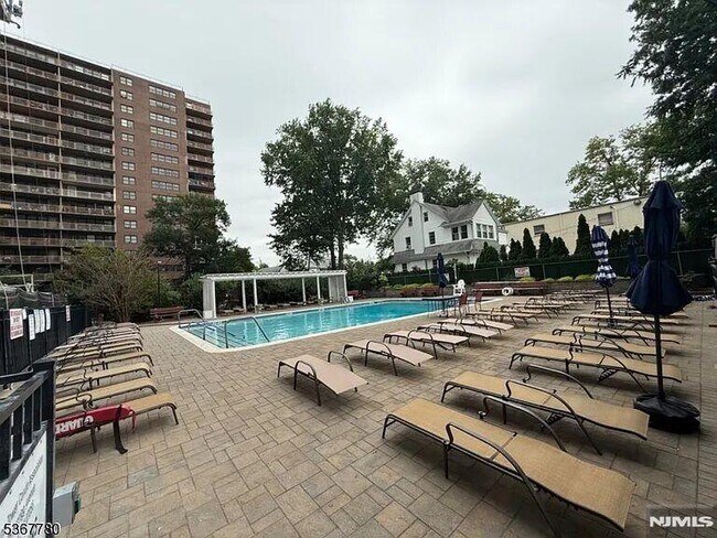 Photo - 285 Aycrigg Ave Unidad 285 Aycrigg Ave APT 20C