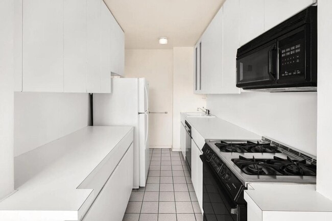 Photo - 392 Central Prk W