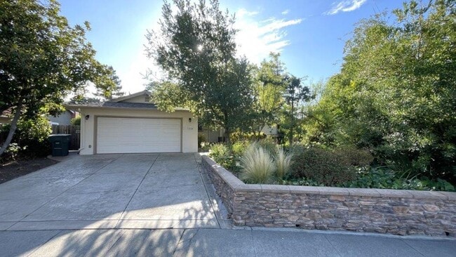 Building Photo - Concord Beautiful 4 bedroom 2 bathroom hom... Rental