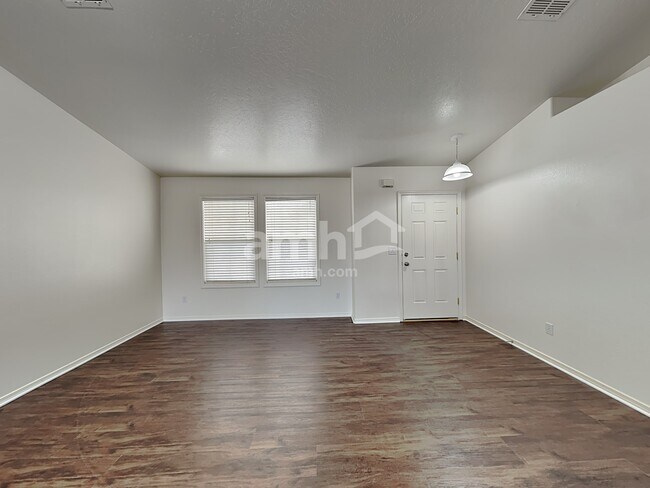 Photo - 3062 W Pudu St