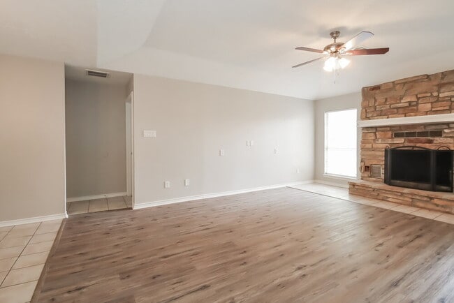 Photo - 9695 Twin Shores Dr