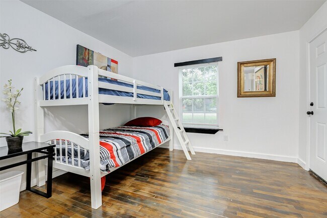 Photo - 706 Beaumont St