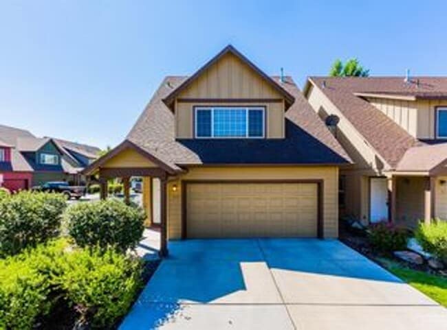 Single family home in safe friendly neighborhood - 2915 SW Indian Circle