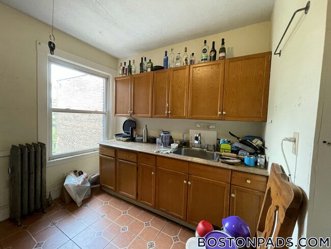 Photo - 192 Kelton St Unit 3