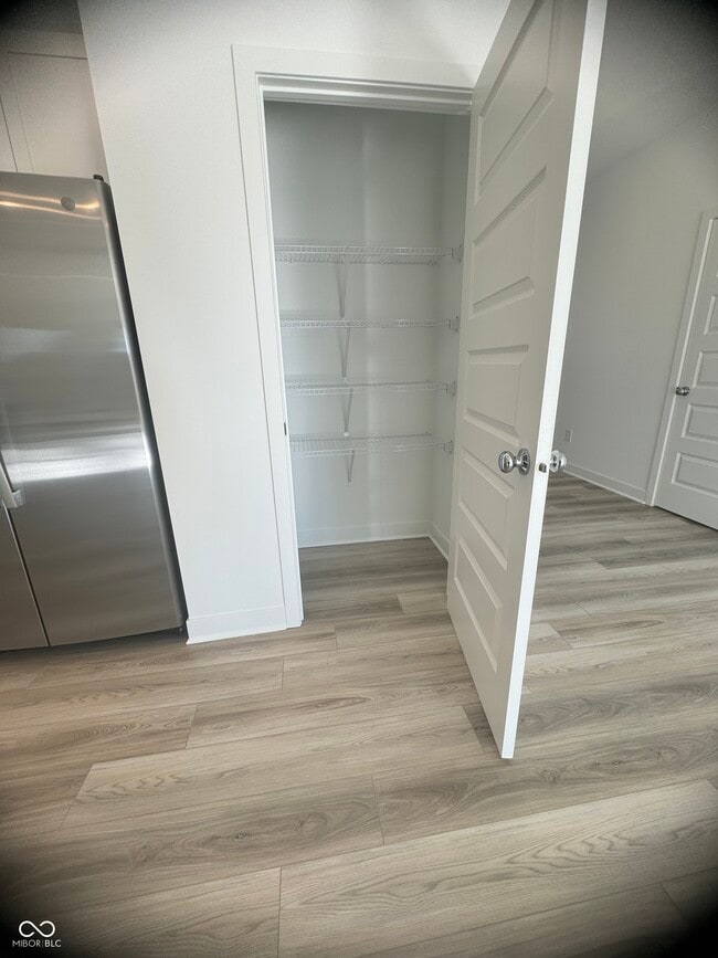 Photo - 9355 Kellner St