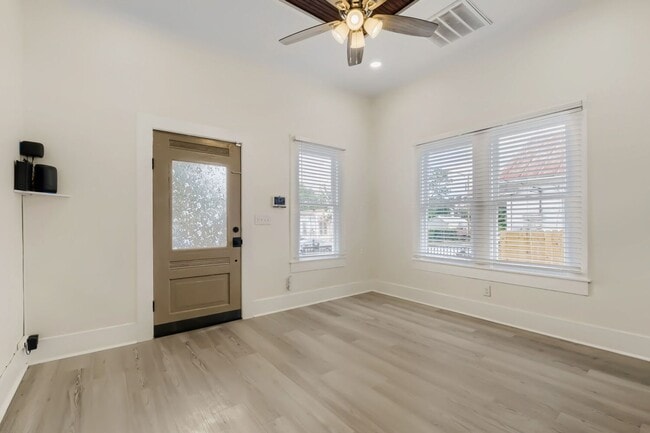 Photo - Beautifully Remodeled Dignowity Hills Home | Minutes to The Pearl, Downtown & Parks!