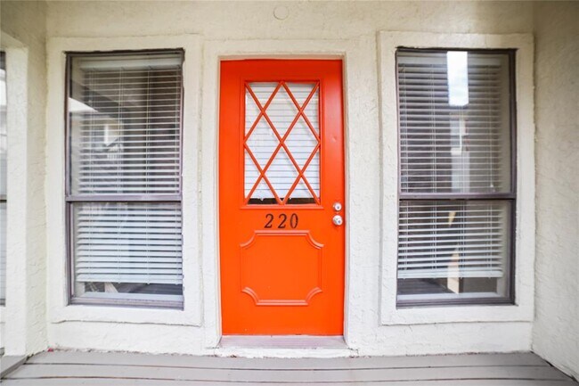 Photo - 806 W 24th St Unit 220