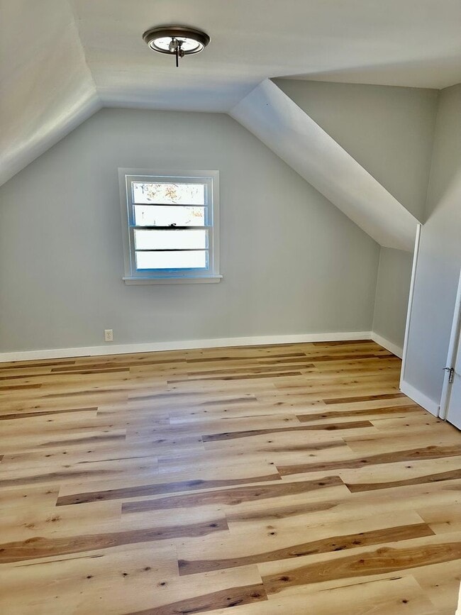 Photo - 2847 Union St