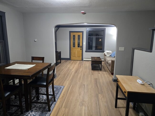 Photo - 1825 E 5th St