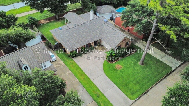 Photo - 15818 Sweetwater Creek Dr