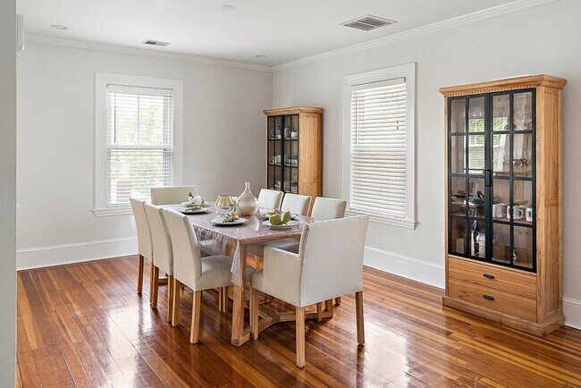 Photo - 1281 Walnut St