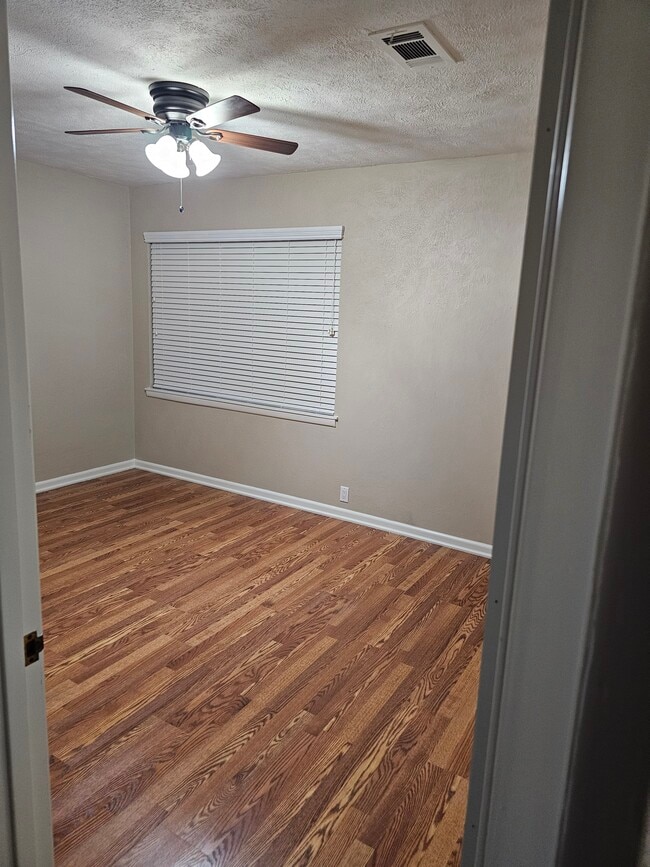 Photo - 526 Heidrich St