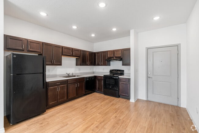2BR, 2BA - 955SF - Kitchen