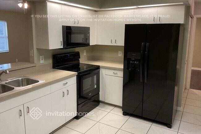 Photo - 2255 Dongola St