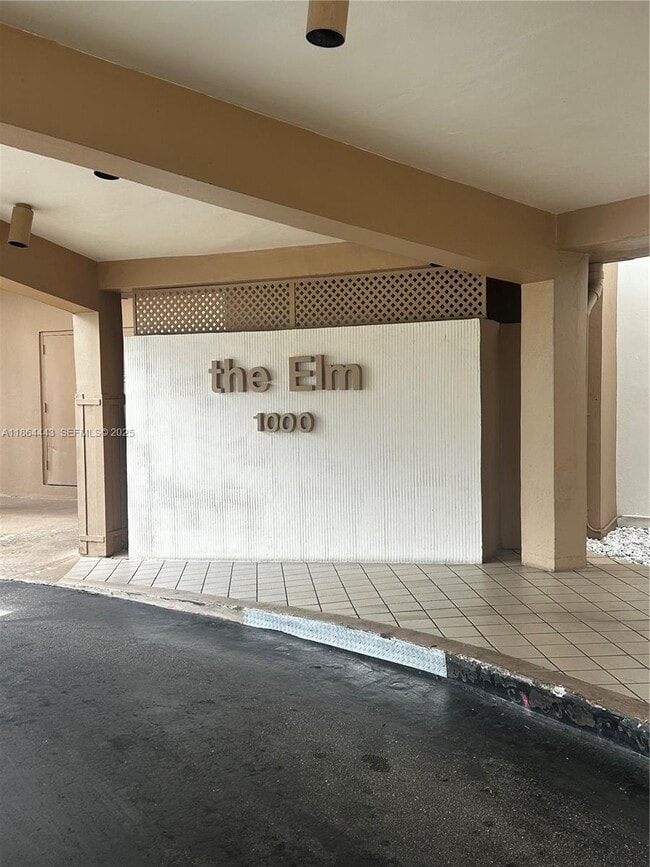 Building Photo - 1000 St Charles Pl Unit 413