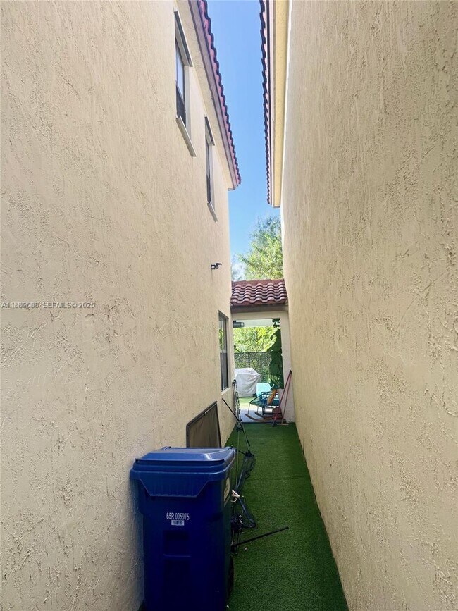 Photo - 10300 NW 70th Terrace