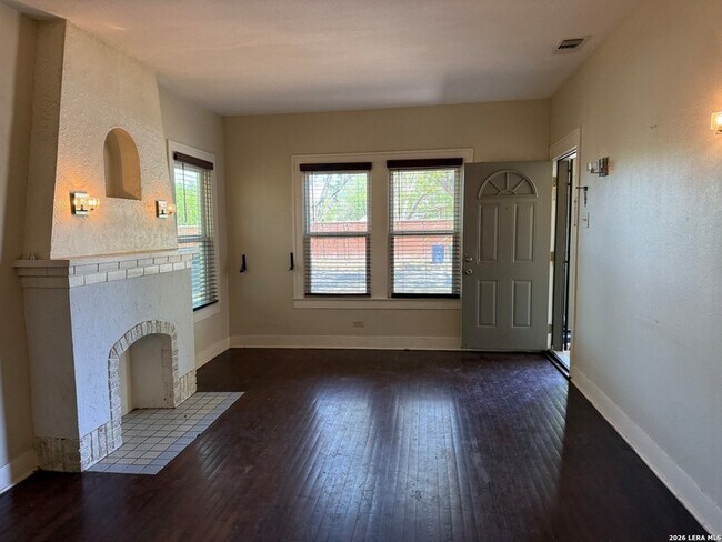 Photo - 630 W Gramercy Pl