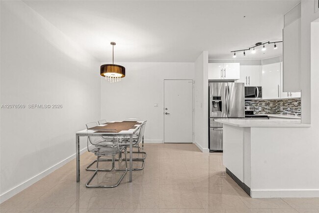 7441 Wayne Ave Unit 1R