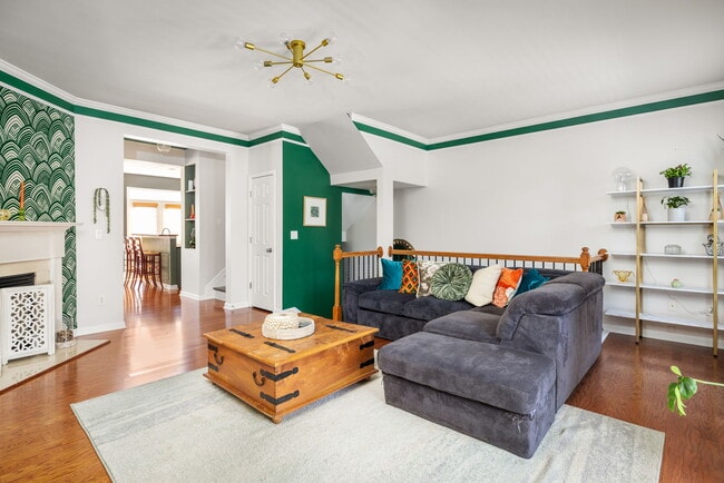 Photo - 813 Charles Bank Ave SE