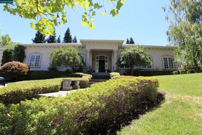 Building Photo - 348 Pheasant Run Dr