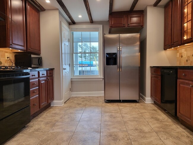 Window facing Erie St - 731 N Stokes St Unit Apt. A